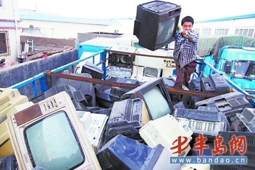 探訪舊家電“回歸之路” 21英寸電視拆出30元