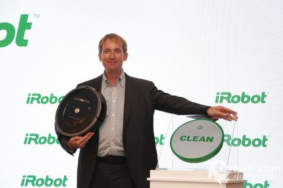 iRobot公司联合创始人兼首席执行官Colin Angle亲临中国首发Roomba 880吸尘机器人