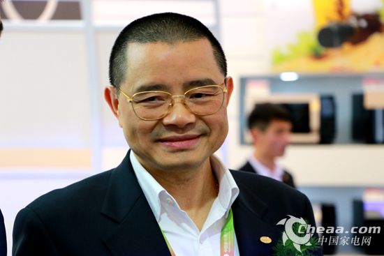 3月11日，格兰仕集团总裁梁昭贤在上海家电博览会（AWE2015）格兰仕展厅
