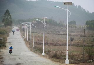 [忻城]农户用上太阳能 低碳生活成时尚