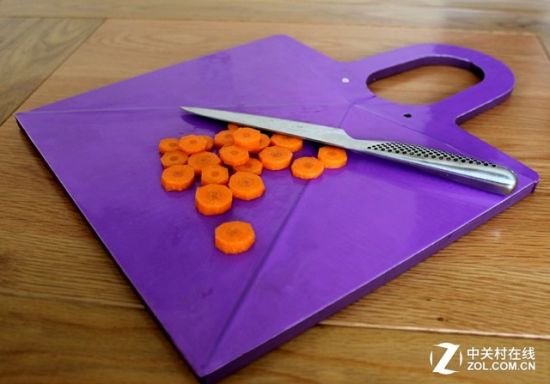 超实用新奇切菜板 人性化设计更方便