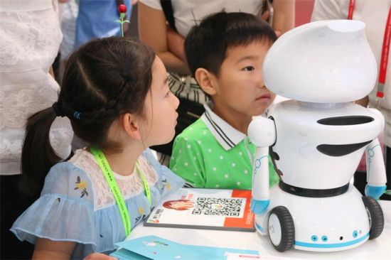 科博会上的儿童机器人受关注