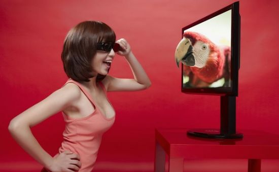 看3D电视(非裸眼)还得带眼镜