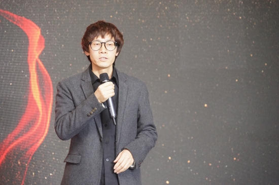青年导演乔乔出席第八届红顶奖颁奖典礼