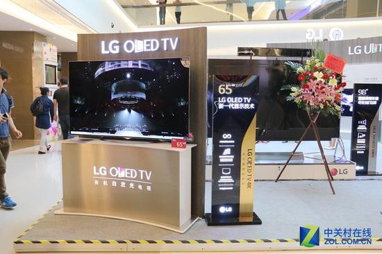 　　LG此前一直将OLED的发展重点放在大尺寸OLED电视上