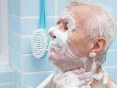 老人洗澡需谨慎 这些注意事项记心中