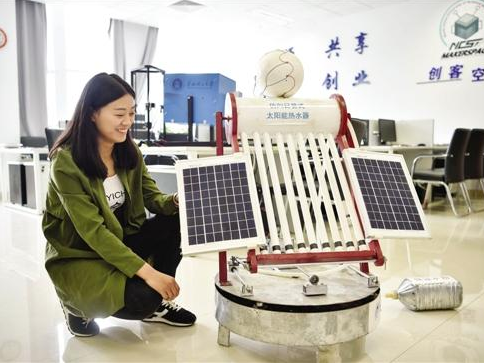  唐山大学生发明可随太阳旋转的热水器