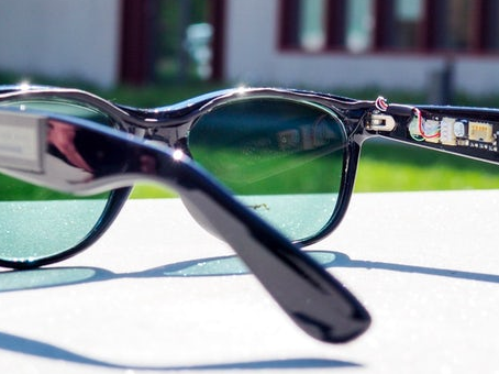 德开发基于太阳能电池材料的智能太阳眼镜