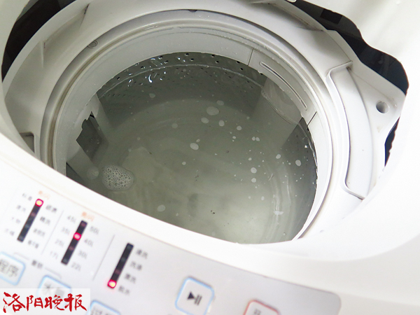 实验新闻：洗衣机有多脏 洗完吓一跳