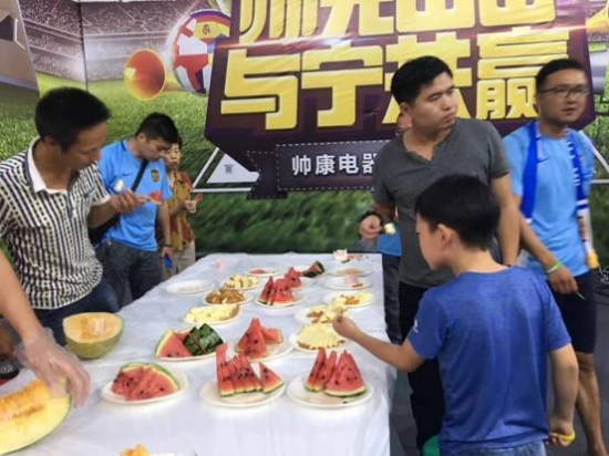 苏宁恒大2:2战平 帅康携手苏宁跨界助阵引爆现场,苏宁恒大2:2战平,帅康携手苏宁跨界助阵引爆现场