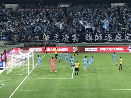 苏宁恒大2:2战平 帅康携手苏宁跨界助阵引爆现场,苏宁恒大2:2战平,帅康携手苏宁跨界助阵引爆现场