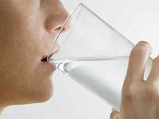 这几种“慢性自杀”式的喝水方式 你改了吗？