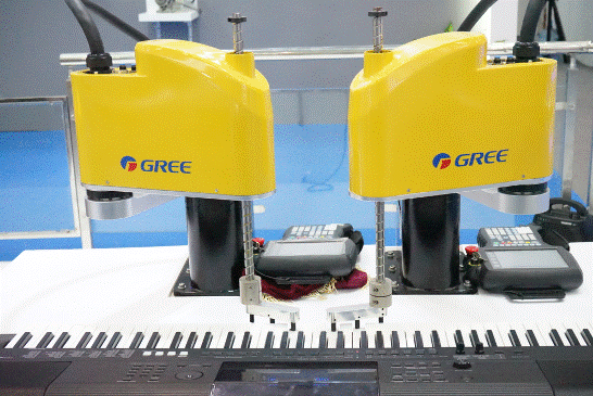 由2台GRS405-600水平多关节机器人组成的弹琴机器人