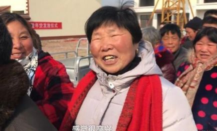 刘强东回老家拜年,砸500万给乡亲们