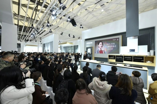 cctv4海峡两岸_cctv2018年的收入