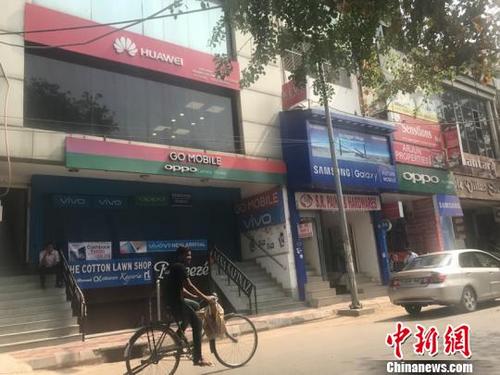 印度人钟爱中国手机橙绿蓝红各领风骚(图)