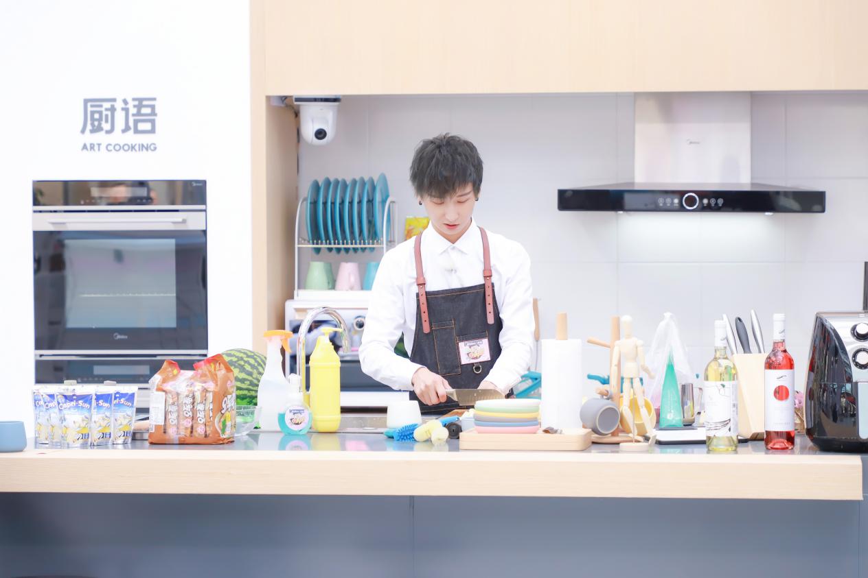 美的烤箱创新场景营销,智能交互引领美食社交新风向