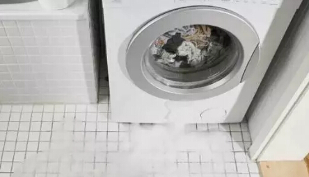 实用！原来洗衣机排水管直接插地漏是错的！