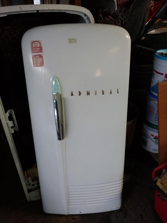 50年代的冰箱硬生生被老外改成了烤箱