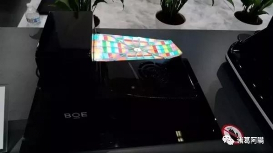 京东方5.99吋动态悬浮柔性AMOLED屏