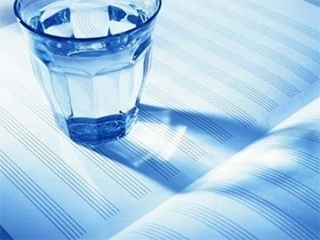 多喝水很重要  夏季喝水却另有一番说法