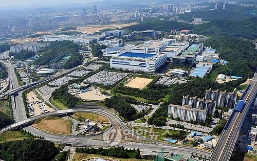 三星电子器兴芯片生产工厂（图片来自韩联社网站）