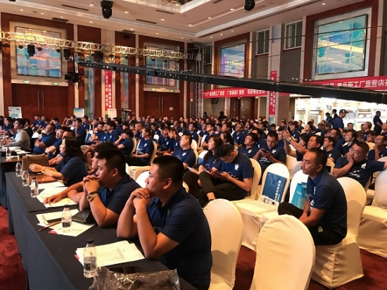 配图六：辽宁沈阳奥克斯空调“网批大会”现场