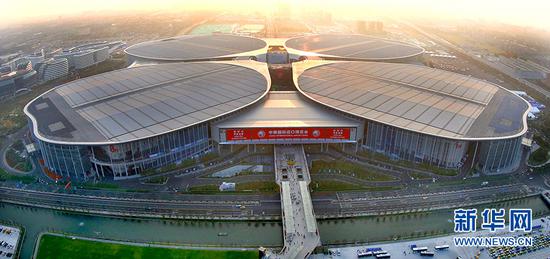 这是11月9日航拍的上海国家会展中心。新华社记者 凡军 摄