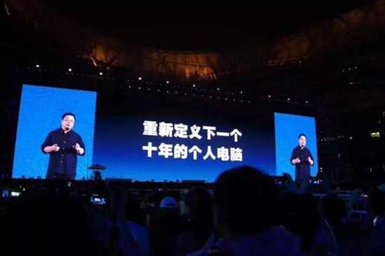 图:18年5月15日,发布会现场的罗永浩