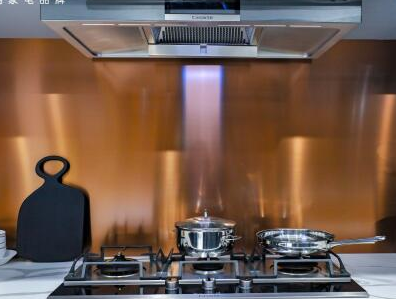 卡萨帝AWE首发透明屏射频烤箱：破解“烤干”行业难题