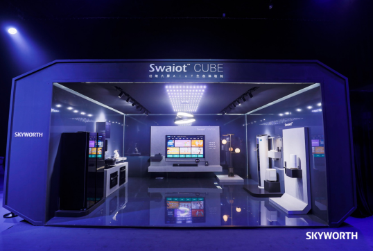 创维Swaiot 开启大屏AIoT时代,三屏Q80系列电视震撼面世