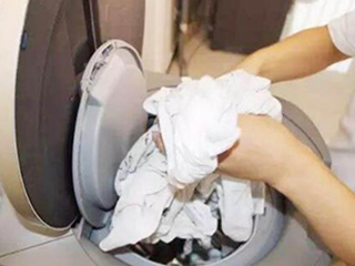 洗衣机只用不洗细菌多 简单几步内胆干净如新