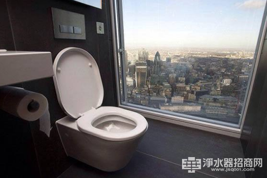 冲厕所