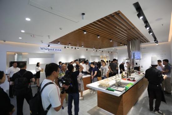 惠而浦厨电旗舰店开业典礼现场