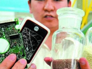 “旧手机换脸盆”背后,造一个20g金戒指,要回收多少旧手机?
