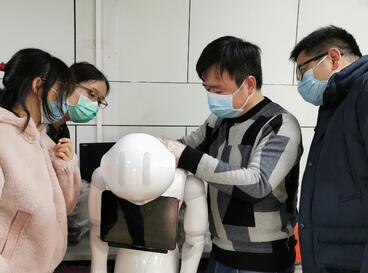中国移动5G医护机器人武汉上岗 减少医患交叉感染