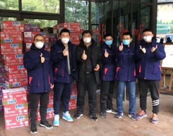 青大附院援鄂医疗队给海尔的感谢信上按着143个红手印