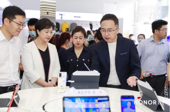 全球首款Wi-Fi6+平板开启预售荣耀平板V6售价2199元起!