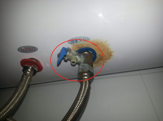 储水式电热水器安全吗?日常使用时有哪些注意事项?