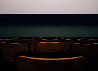 电影院复工第一天的尴尬，家庭影院真的替代了电影院吗？
