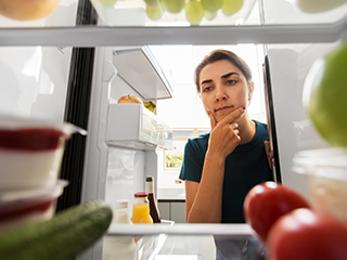 市疾控：生熟食物在冰箱中要分层存放