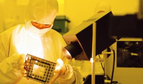 三星电子赶超英特尔，成全球最大芯片厂商