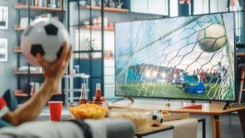 2022世界杯观赛调查：超4成人首选电视观看，海信赛场广告最吸睛