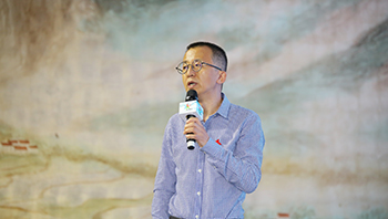 建筑装饰设计工程师李源在2023中国冰箱行业高峰论坛分享《家居一体化下的嵌入式冰箱初探》