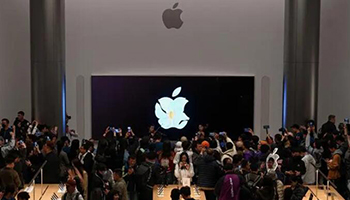 国内最大苹果新店上海开业 苹果CEO库克现身 开业礼盒炒到400元