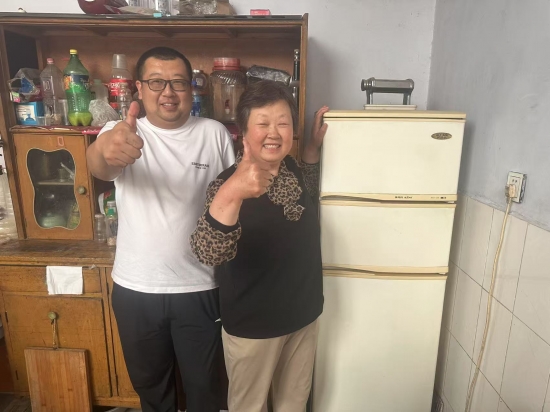 D:\泰安老用户故事\家人合影.jpg