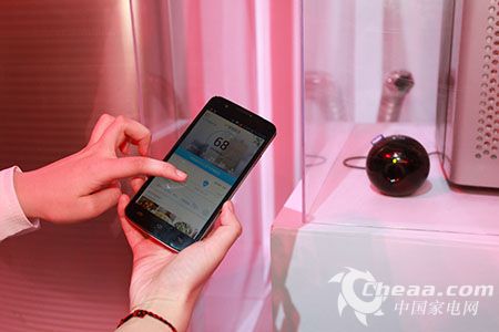 用户现场体验空气盒子的神奇控制