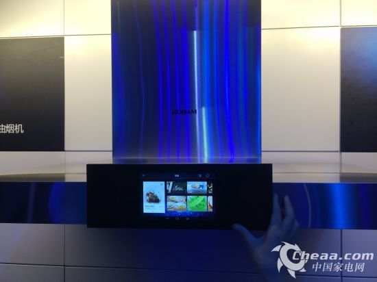 05 搭载ROKI 老板厨房智能系统的 智能吸油烟机