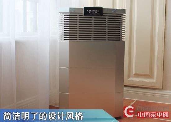 棱角分明的外观与普通家用净化器差别颇大