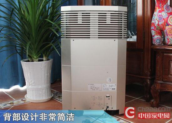 简约型的背部同样设计符合美系产品一贯的风格